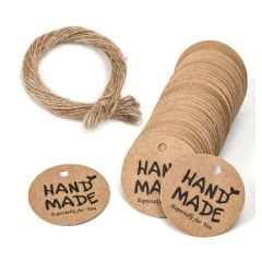 Runde hang tag af kraftpapir med Hand Made tekst inkl. jutesnor, 100 stk, Ø30 mm